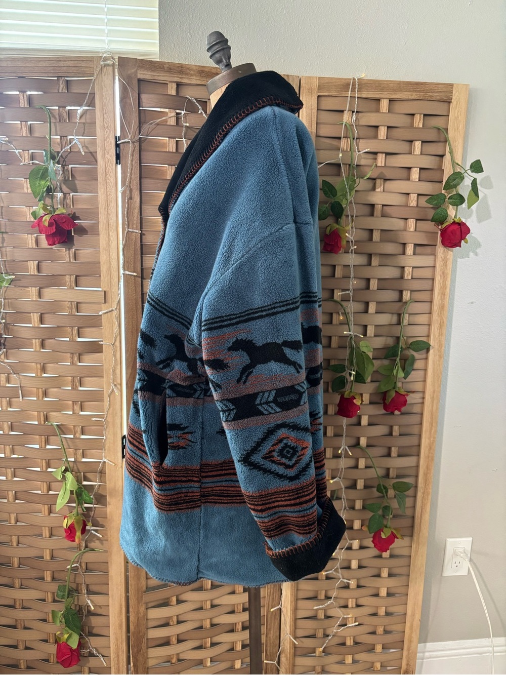 Coldwater Creek Fleece Jacket
Women Medium Blue Reversible
Western Aztec Horse - Picture 5 of 16